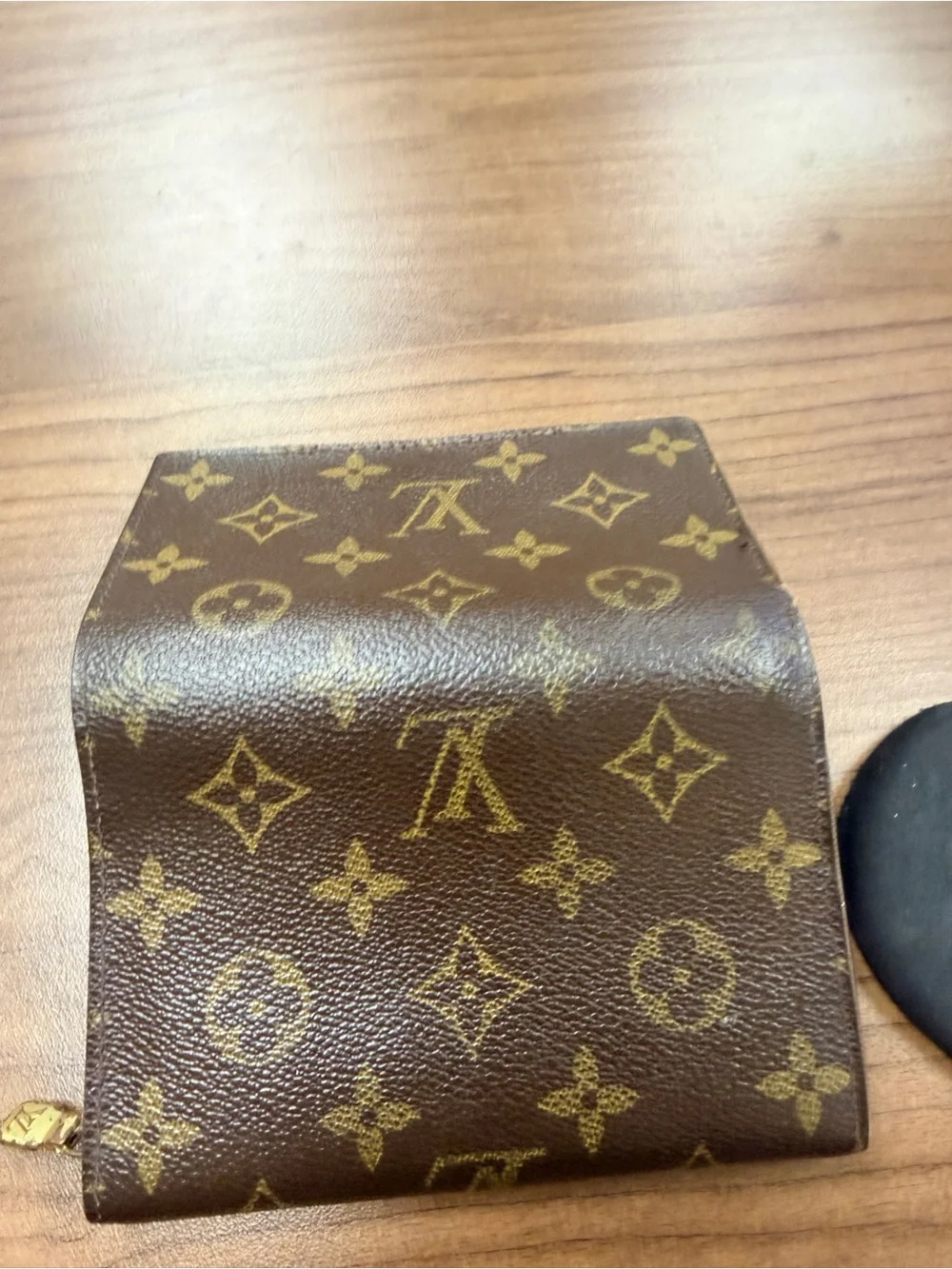 Louis Vuitton compact louis